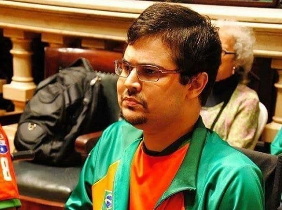 Livro homenageia primeiro jogador de futebol em cadeira de rodas da América Latina