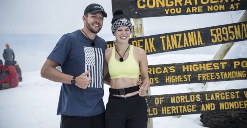 David Lee e Caroline Wozniacki no pico Uhuru no monte Kilimanjaro