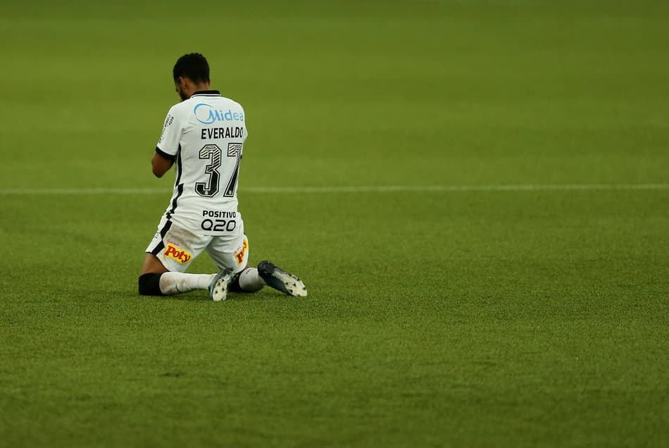 ATUAÇÕES: Walter e Everaldo são os destaques do Corinthians em vitória