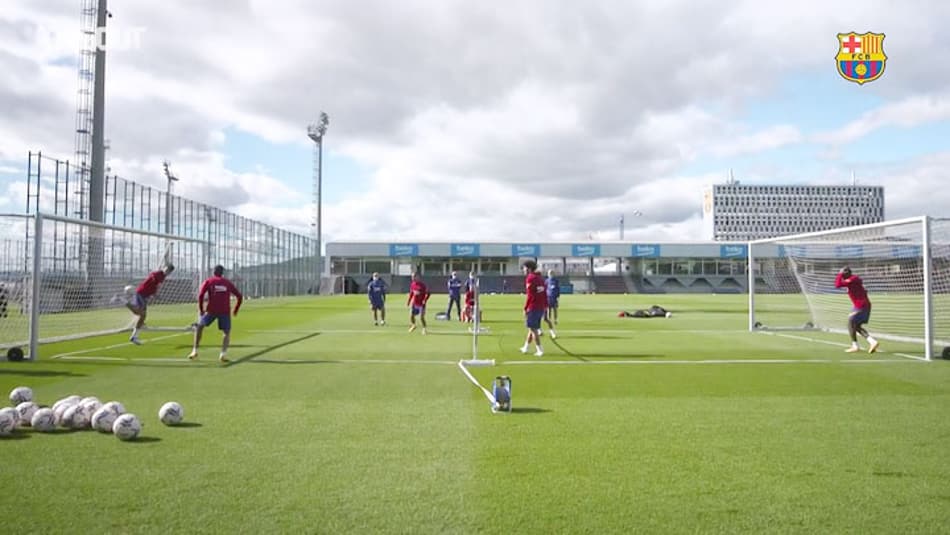 VÍDEO: 'Futênis' com gol? Jogadores do Barcelona inovam no desafio