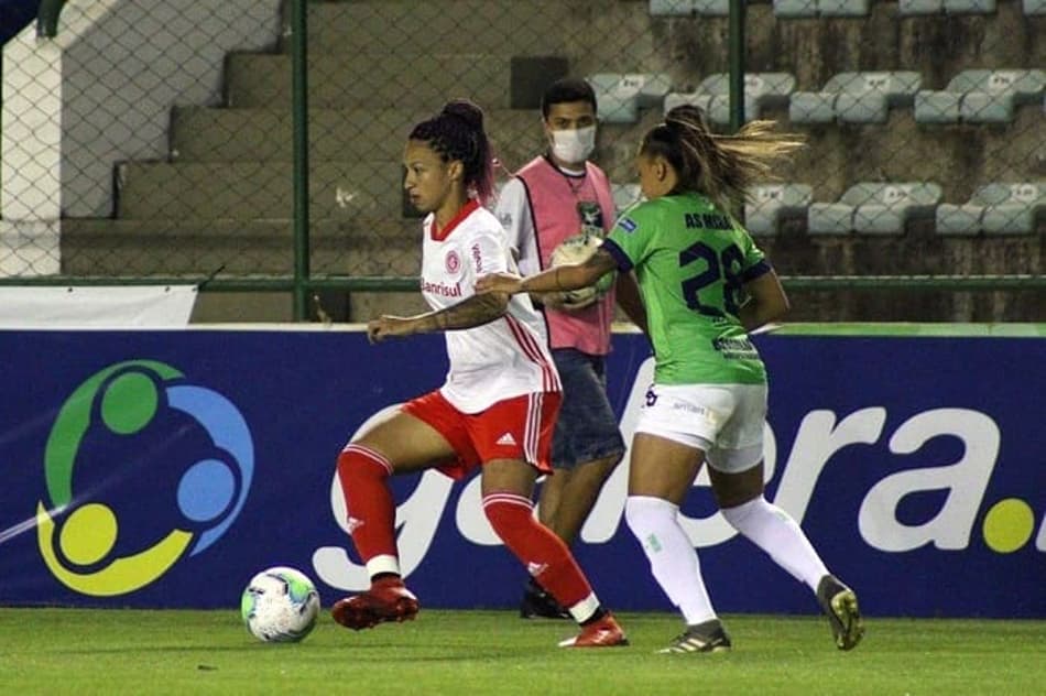 Atacante do Inter se torna maior goleadora no Brasileiro Feminino