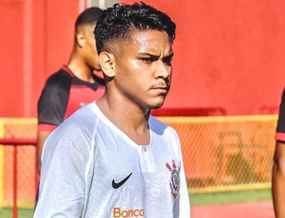 Lateral do Corinthians se diz ansioso por estreia no Brasileirão sub-23