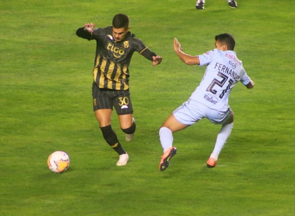 Com gols no fim de jogo, Guaraní-PAR vira e derrota Bolívar-BOL por 3 a 2