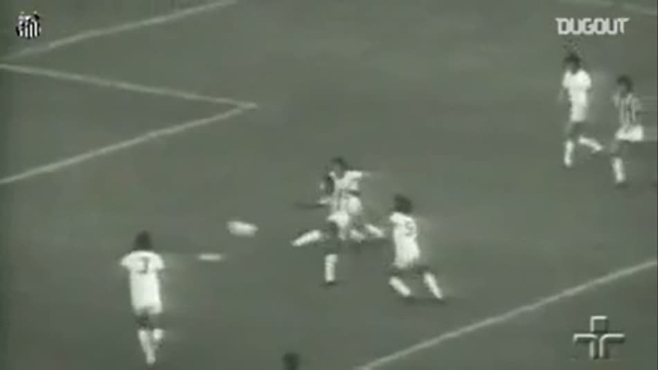 VÍDEO: Veja pintura de Pelé contra a Portuguesa no Pacaembu