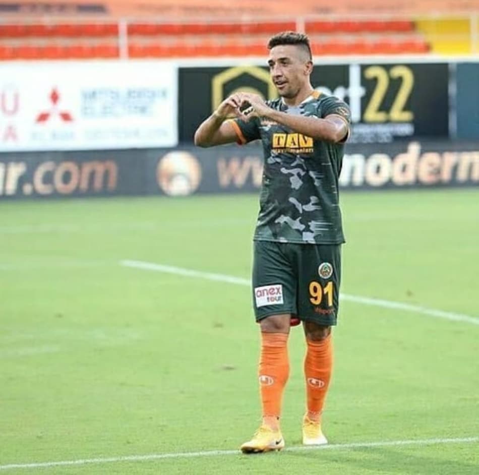 Davidson comanda Alanyaspor em bom início no Campeonato Turco