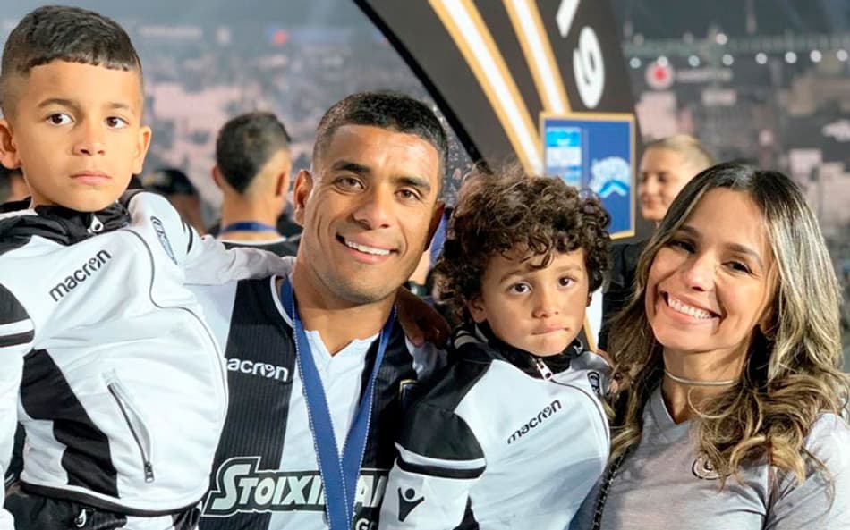 Vasco acerta com Léo Matos, lateral-direito do PAOK, da Grécia