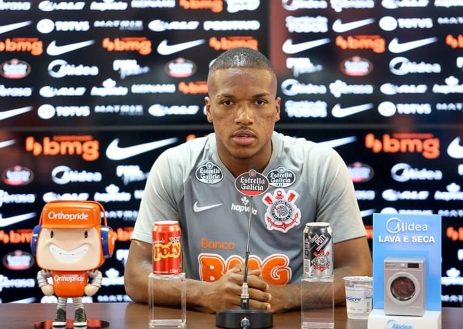 Com inspiração em Ralf, Xavier destaca ajuda dos mais experientes no Corinthians: ‘Me senti abraçado’