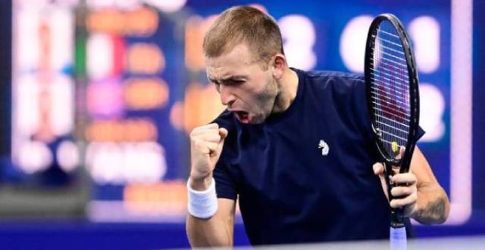 Evans salva match-point e vira jogo quente contra Khachanov na Bélgica