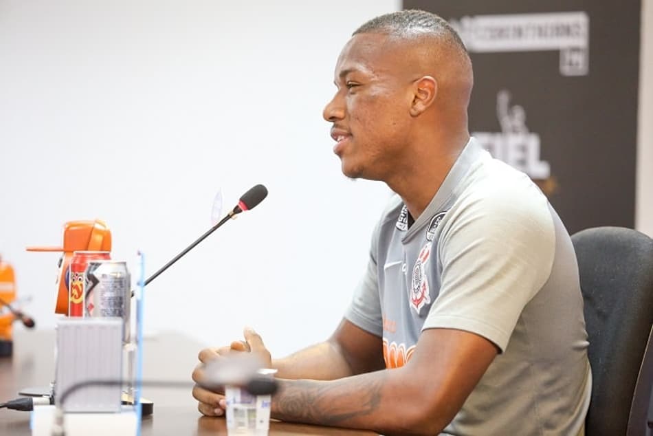 Xavier conta as mudanças depois de estrear no profissional do Corinthians