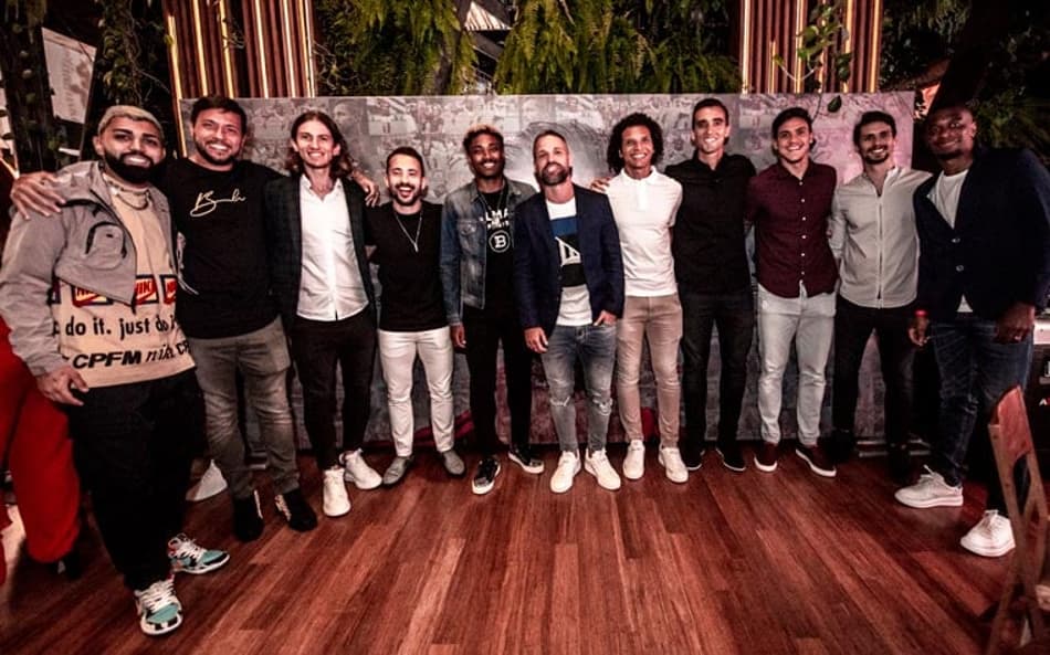 Elenco do Flamengo se reúne para lançamento de documentário sobre a superação de Diego em 2019