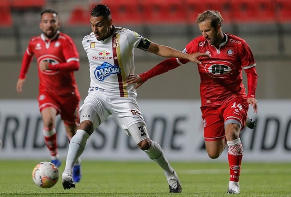 Jogo melhora no segundo tempo, mas La Calera e Tolima ficam zerados