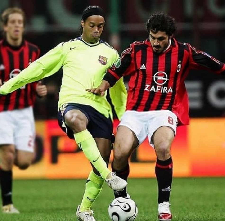 Ronaldinho relembra drible histórico na época de Barcelona; Veja