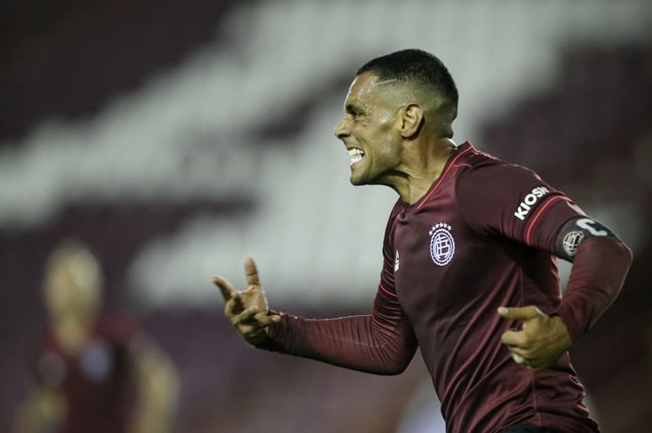Após dois gols no São Paulo, atacante faz pedido especial ao técnico