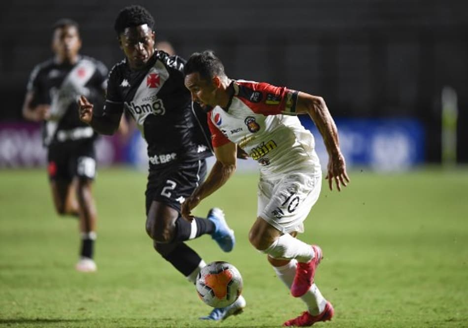 Cayo Tenório comemora sua estreia em uma competição internacional