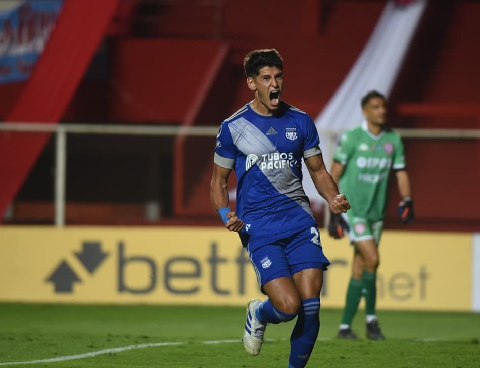 Emelec aproveita chance e belisca vitória contra o Unión