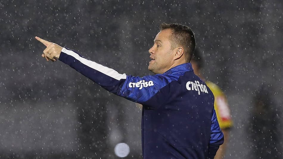 Andrey Lopes elogia Abel Ferreira e promete ‘seguir ajudando como auxiliar do Palmeiras’