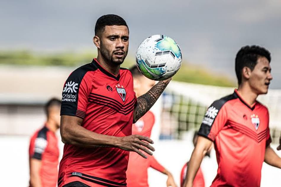 Wellington Rato marca mais uma vez em classificação do Atlético-GO na Copa do Brasil