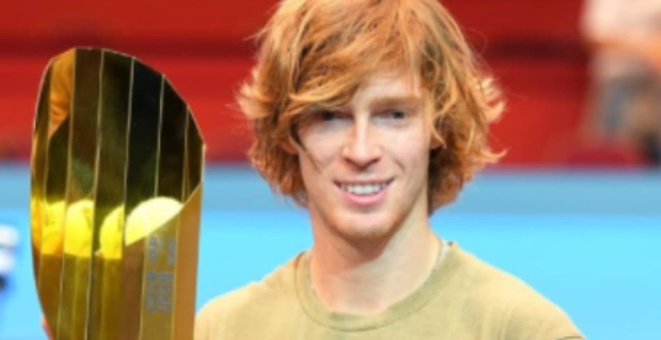 Rublev ergue, em Viena, seu 5º título no ano