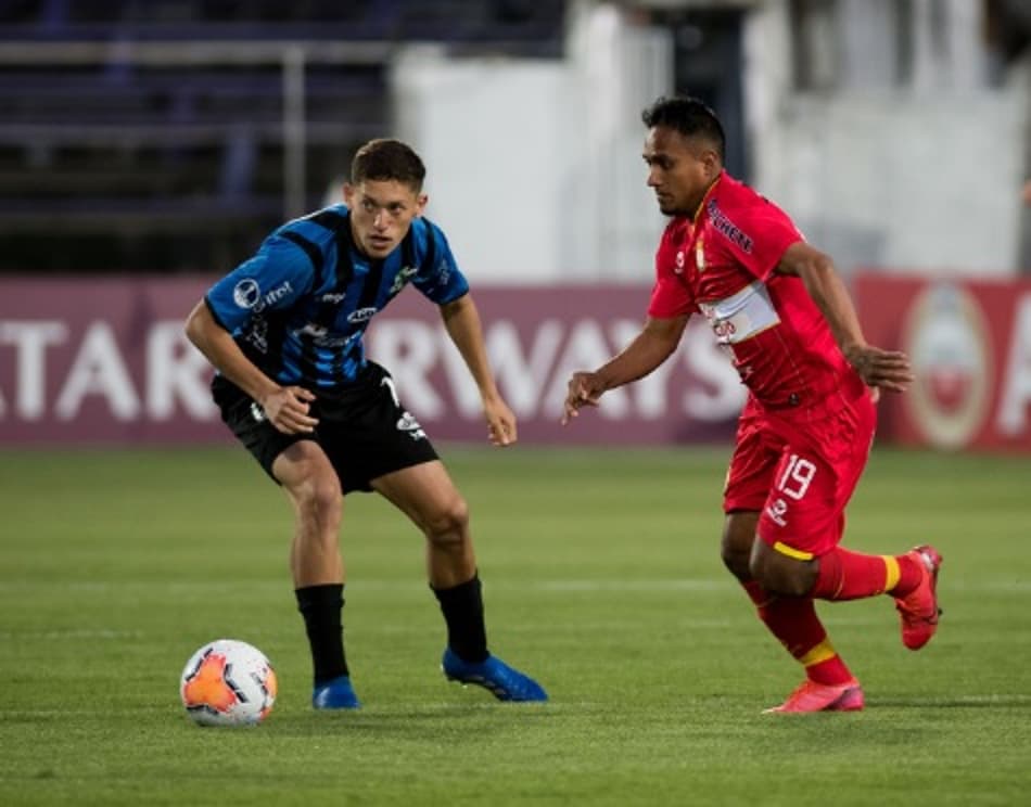 Com direito a gol de placa, Huancayo elimina o Liverpool na Sul-Americana