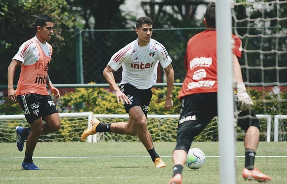 São Paulo volta aos treinos após eliminação na Sul-Americana