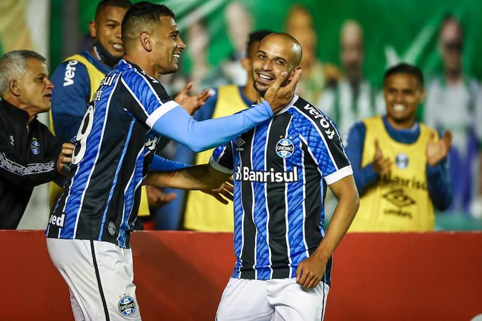 LANCE! Espresso: O Grêmio vai avançando, mas o time de Renato ainda não inspira confiança