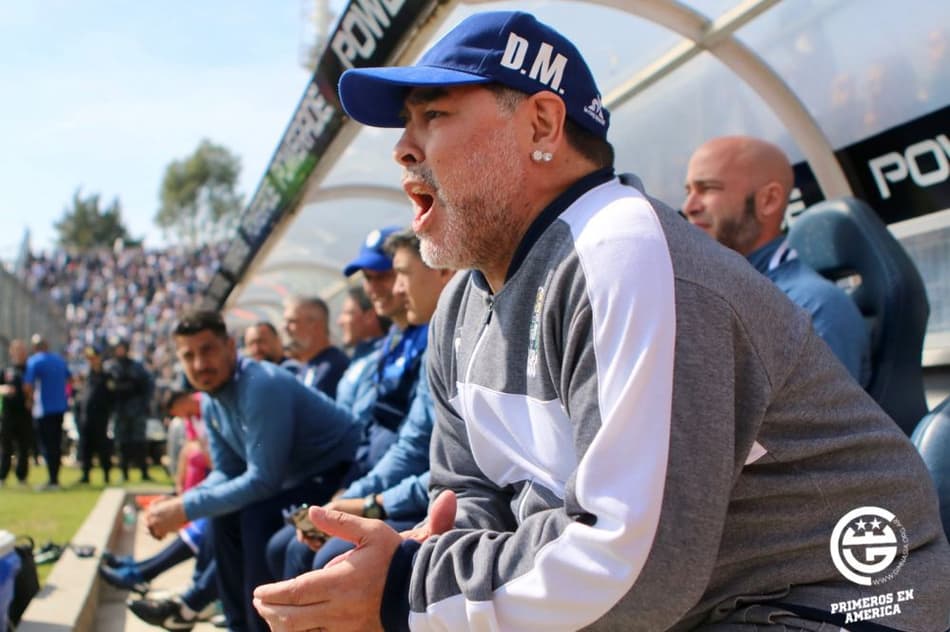 Maradona apresentou momentos de confusão depois da cirurgia