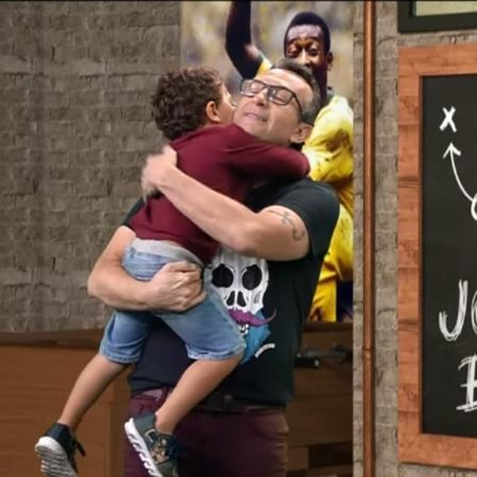 VÍDEO: Filho de Neto rouba a cena com declaração de amor durante 'Os Donos da Bola'