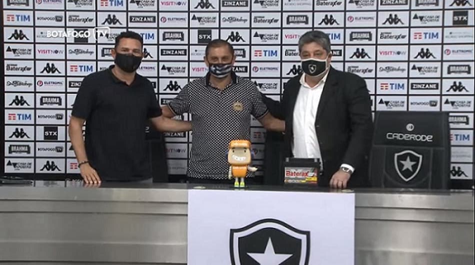 Ramón Díaz promete mudança de mentalidade no Botafogo: ‘A equipe não pode entrar para empatar’
