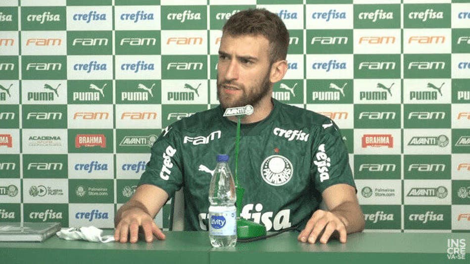 Emperuer? Veja 10 gafes em camisas