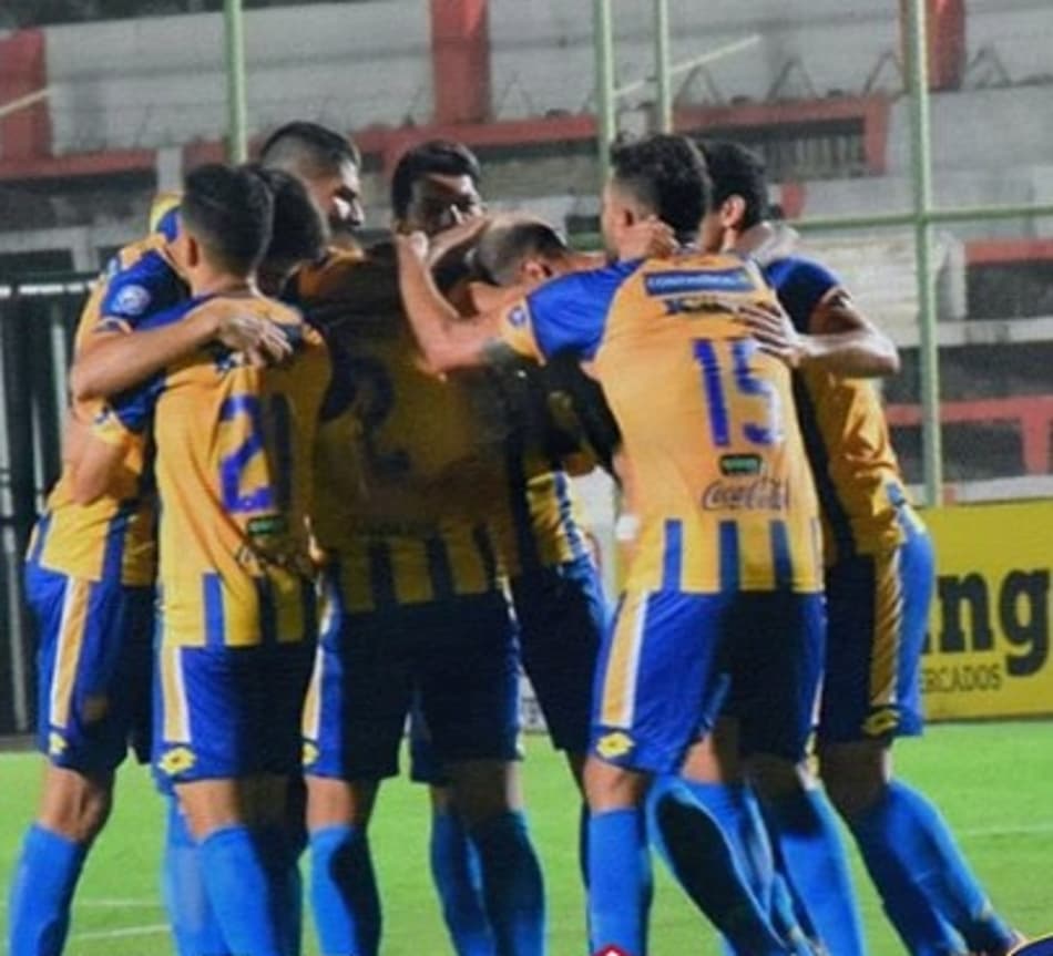 Paraguaio: Luqueño cola na liderança e rival do Grêmio empata