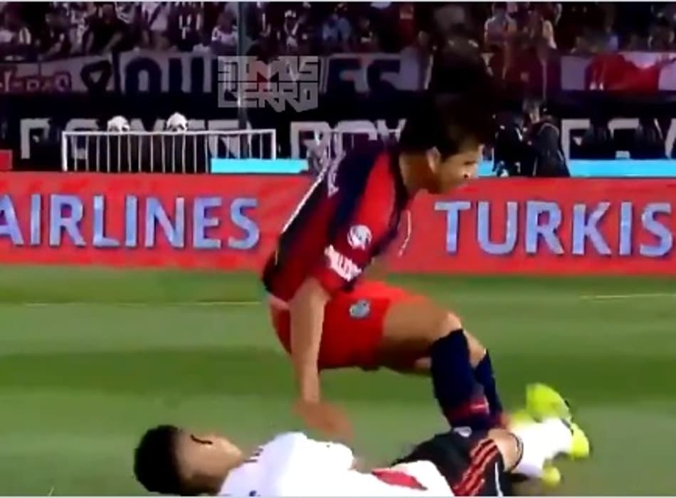 Vingança? Rivalidade entre Romero e Palacios começou em clássico na Argentina