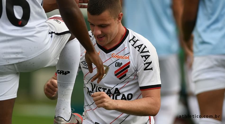 Autuori vibra com as duas vitórias consecutivas do Athletico