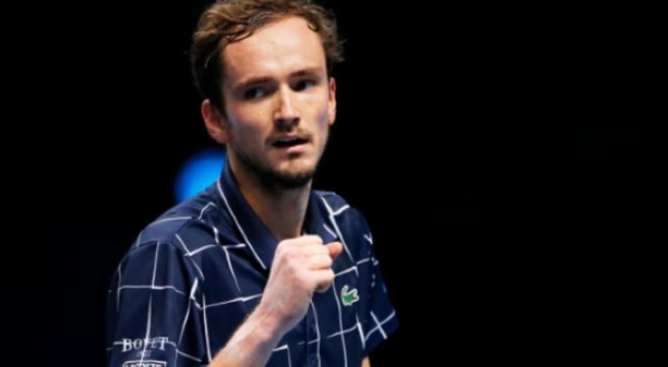 Medvedev supera Zverev na estreia do Finals