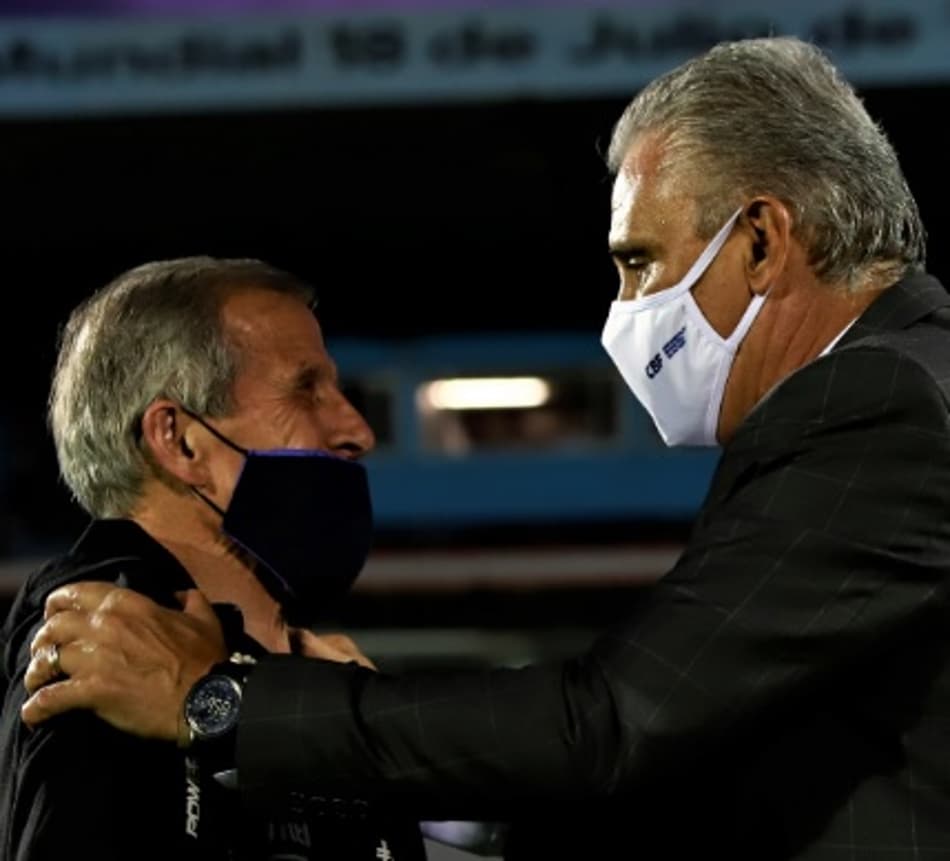 Saiba o que Tite falou ao técnico Óscar Tabárez após a vitória do Brasil