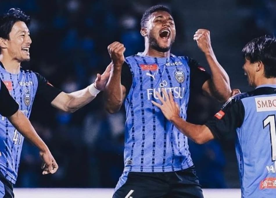 Ex-Atlético-MG marca gol que deixa time muito perto do título no Japão