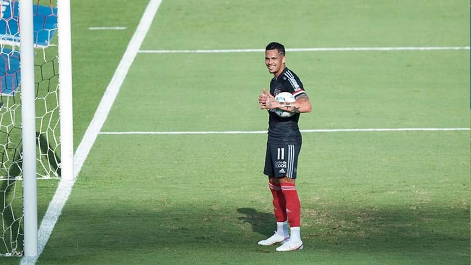 ATUAÇÕES: Luciano mostra faro de gol em jogo sem brilho do São Paulo