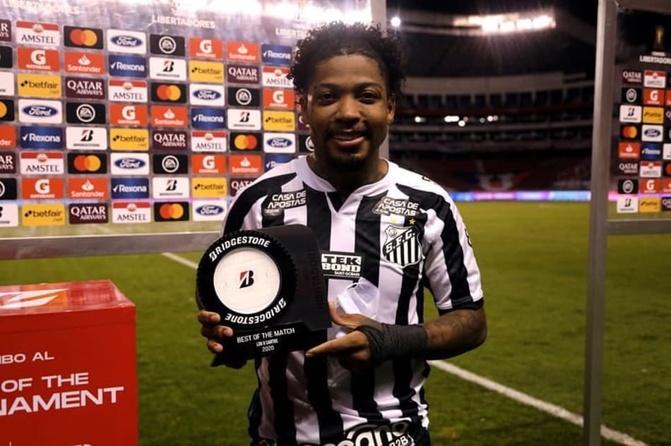 Marinho exalta elenco do Santos após vitória na Libertadores: ‘Fomos merecedores’