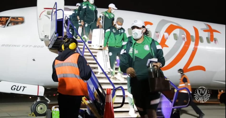Delegação do Palmeiras testa negativo para Covid-19 em chegada ao Equador