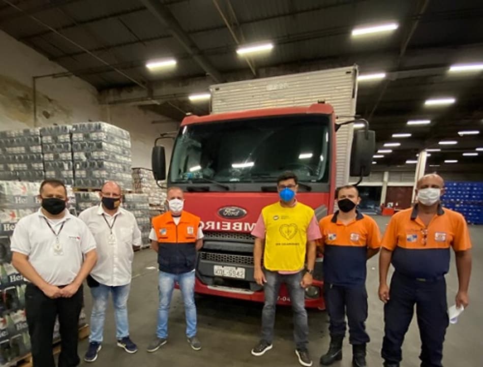 Antes de inaugurarem dojô, LBV e Defesa Civil levam toneladas de água potável para afetados pela chuva no Norte Fluminense