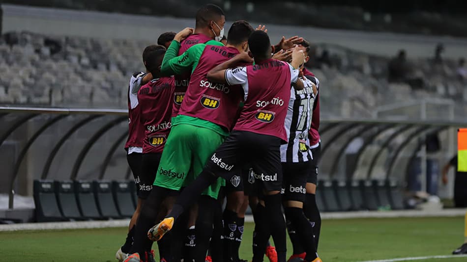 Atlético-MG vence o Botafogo e permanece na liderança do Brasileiro