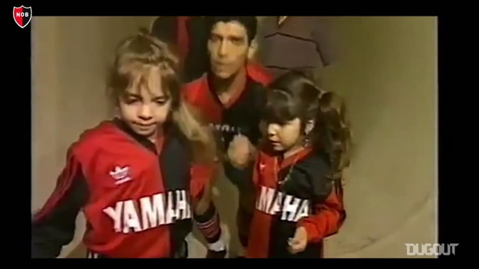 Assista à emocionante homenagem do Newell’s Old Boys a Maradona