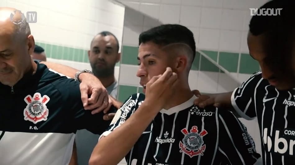 Agradecimento de Gabriel Pereira e discurso de Mancini: veja bastidores da vitória do Corinthians