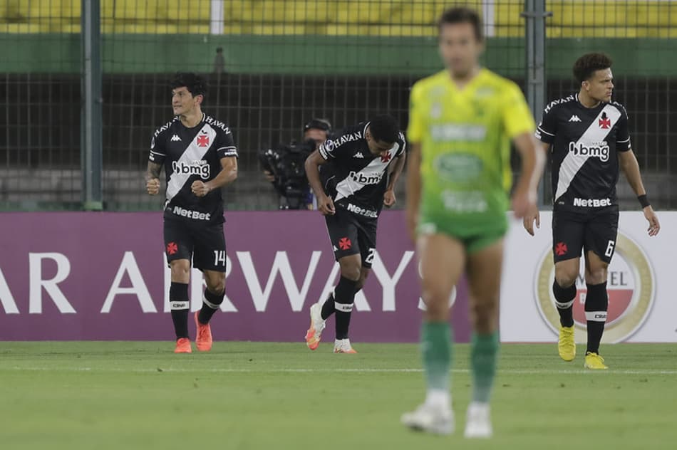 ATUAÇÕES: Cano e Lucão se destacam no empate do Vasco com o Defensa y Justicia