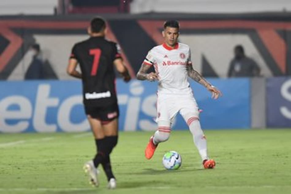 Inter perde pênalti e não sai do zero com o Atlético-GO