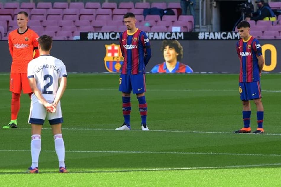 Veja homenagem do Barcelona a Diego Maradona no Camp Nou
