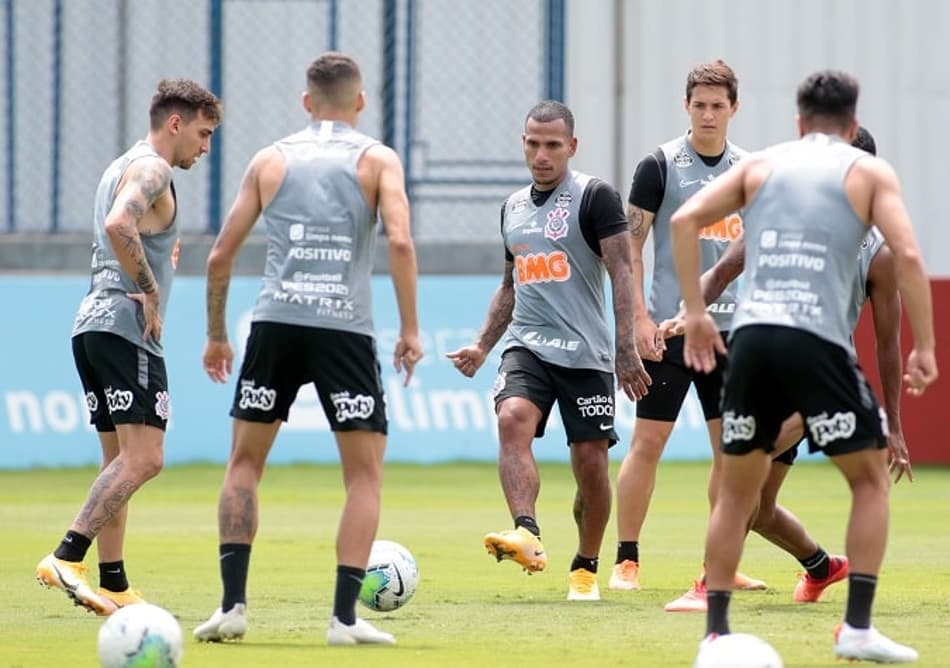 VÍDEO: Veja como foi o último treino do Corinthians antes de viajar para Fortaleza