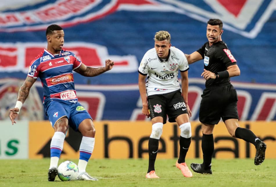 Em jogo de duas expulsões, Fortaleza e Corinthians ficam no empate