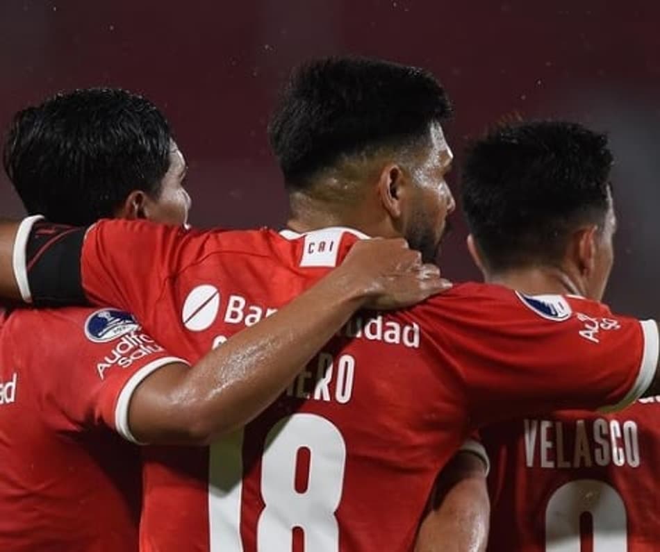 Sem sustos, Independiente bate Fénix e avança na Sul-Americana