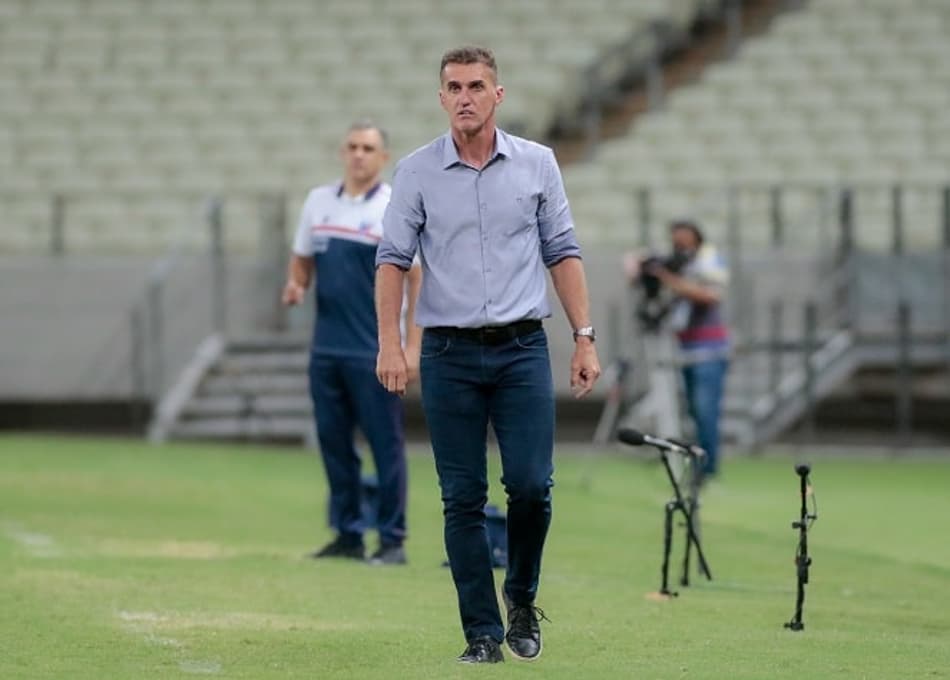 Mancini explica manutenção de Jô, critica arbitragem e vê Corinthians com 'sistema defensivo confiável'