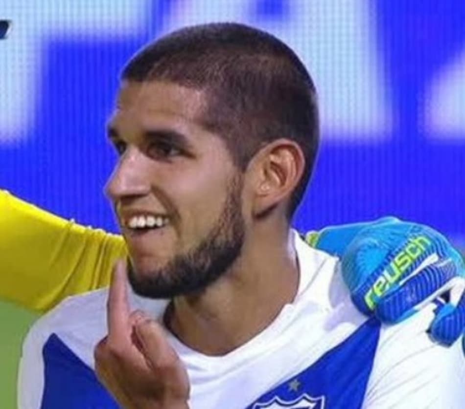 Zagueiro perde o dente em jogo da Sul-Americana; Assista